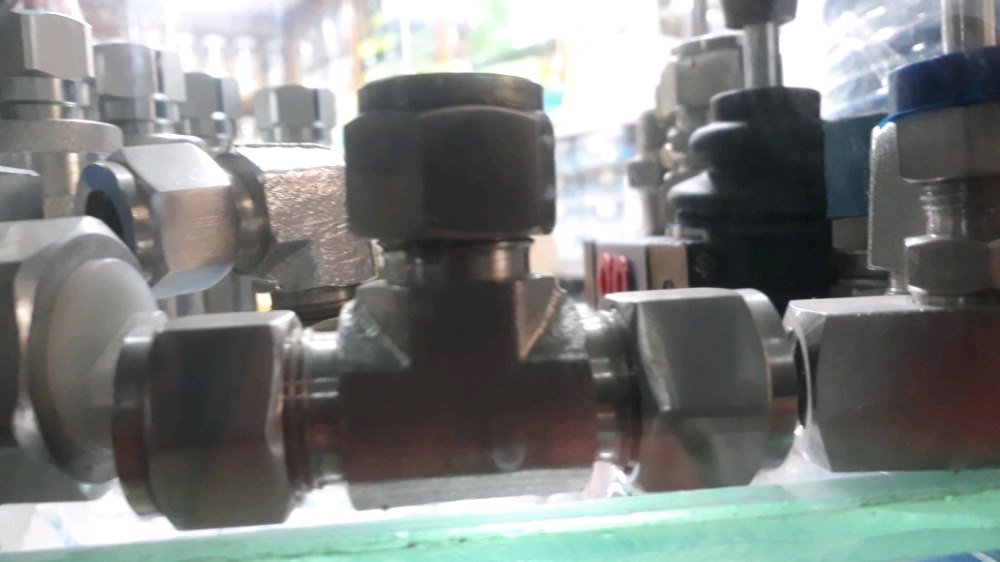 High Pressure Stainless Steel Tee, For Air, Valve Size: 2 Inch